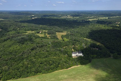 France, Dordogne, Perigord Vert, Quinsac, Vaugoubert castle (aerial view)