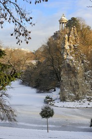 France, Paris (75), parc des Buttes Chaumont sous la neige