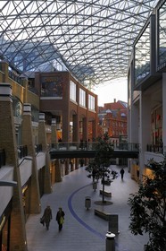 Royaume-Uni, Irlande du Nord, Belfast, le dôme en verre de 35m de diamètre du centre commercial de Victoria Square