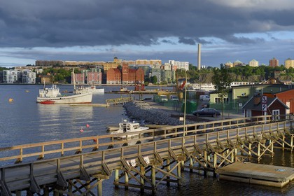 Sweden, Stockholm, the bridge leading over to Beckholmen island and the district of Saltsjöqvarn in the background