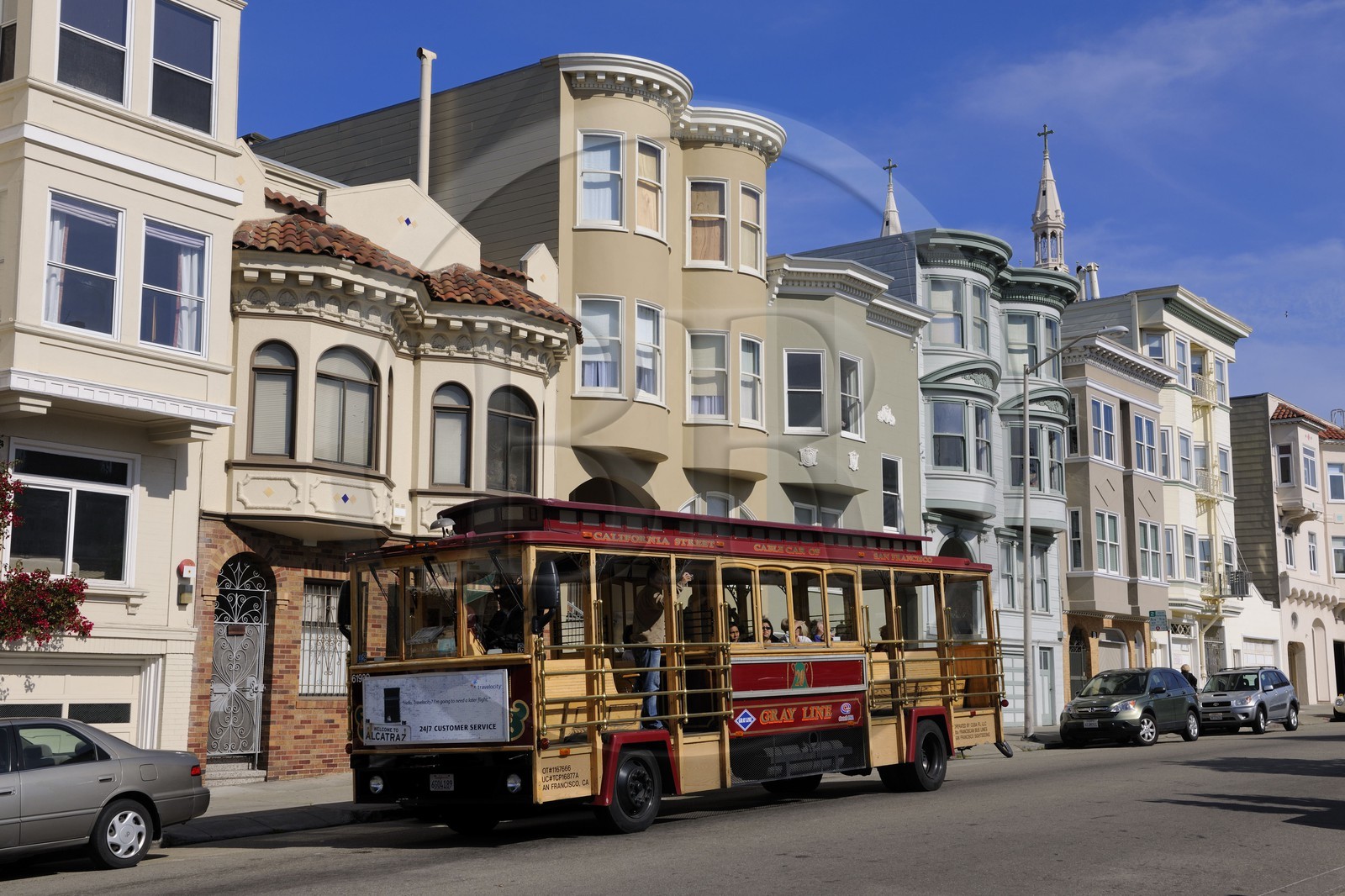 Etats-Unis, Californie, San Francisco, bus touristique à l'angle de Powell street et Lombard street dans le quartier de North Beach