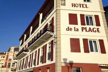 France, Pyrénées-Atlantiques (64), Pays-Basque, Saint-Jean-de-Luz, hotel du front de mer