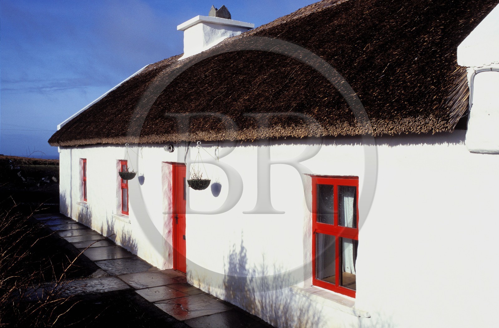 Irlande, comté de Clare, maison traditionnelle vers Roadford