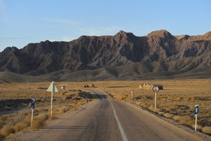 Iran, Isfahan province, Dasht-e Kavir desert, road to Mesr in Khur and Biabanak County