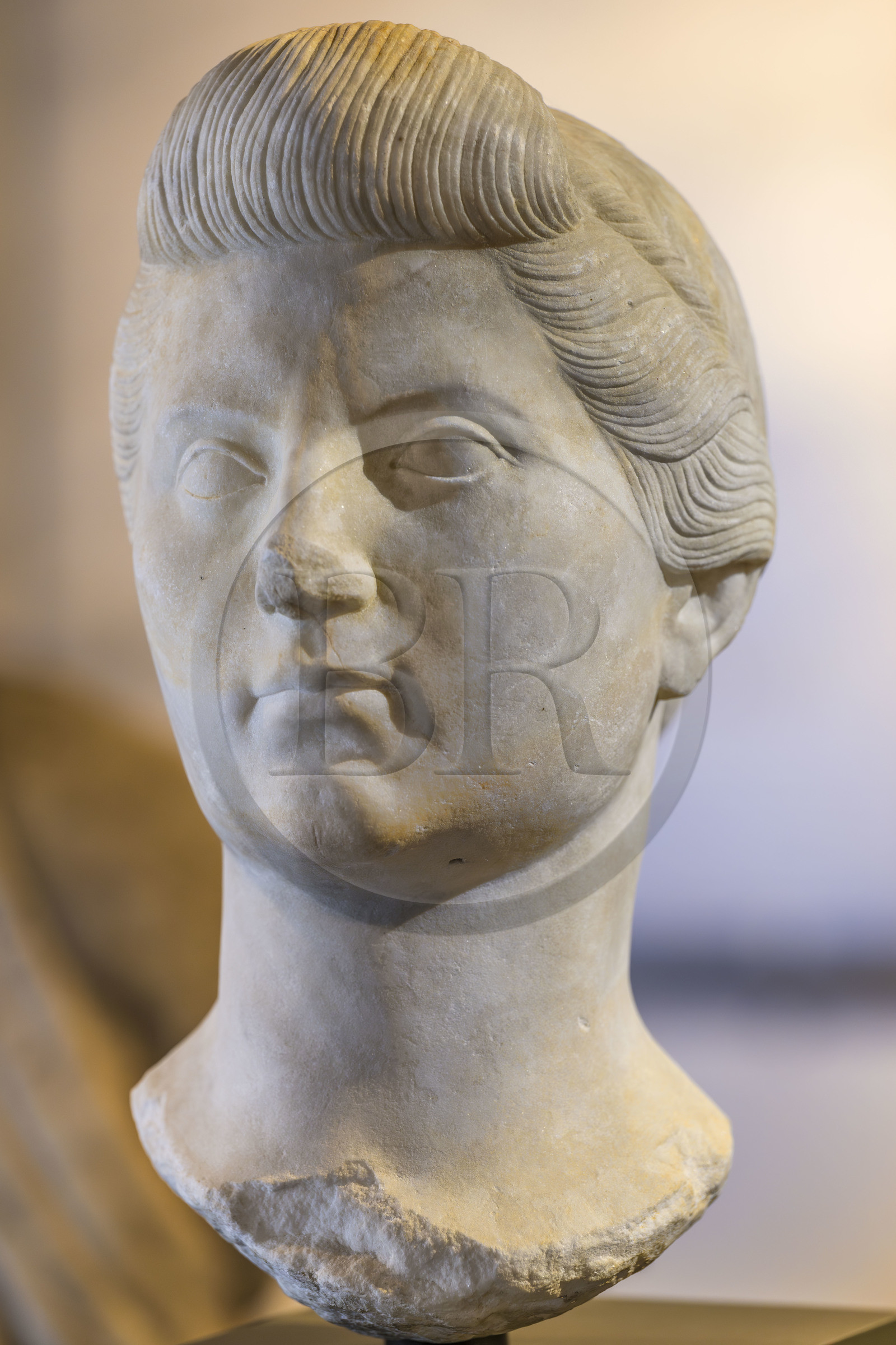 France, Bouches-du-Rhône (13), Parc Naturel Régional des Alpilles, Saint-Rémy-de-Provence, Hotel de Sade, centre des Monuments Nationaux, qui abrite le musée archéologique du site de Glanum, portrait d'une princesse inconnue en marbre blanc