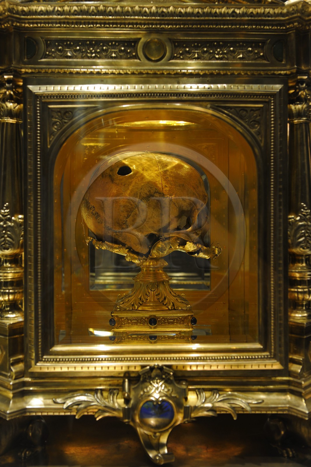 France, Manche (50), Avranches, église Saint-Gervais, relique du crâne de Saint Aubert le fondateur du Mont Saint Michel où l'on distingue le trou laissé par le doigt de l'Archange