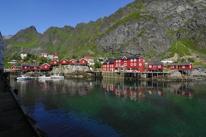 Norvège, Nordland, Iles Lofoten, Ile de Moskenes, maisons de pêcheurs (Rorbuer) au village de A (Å)