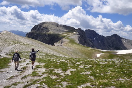 France, Alpes de Haute Provence, Uvernet Fours, Mercantour National Park, Ubaye valley, lake tour hiking trail of the Cayolle pass at the Pas du Lausson, Allos lake cirque
