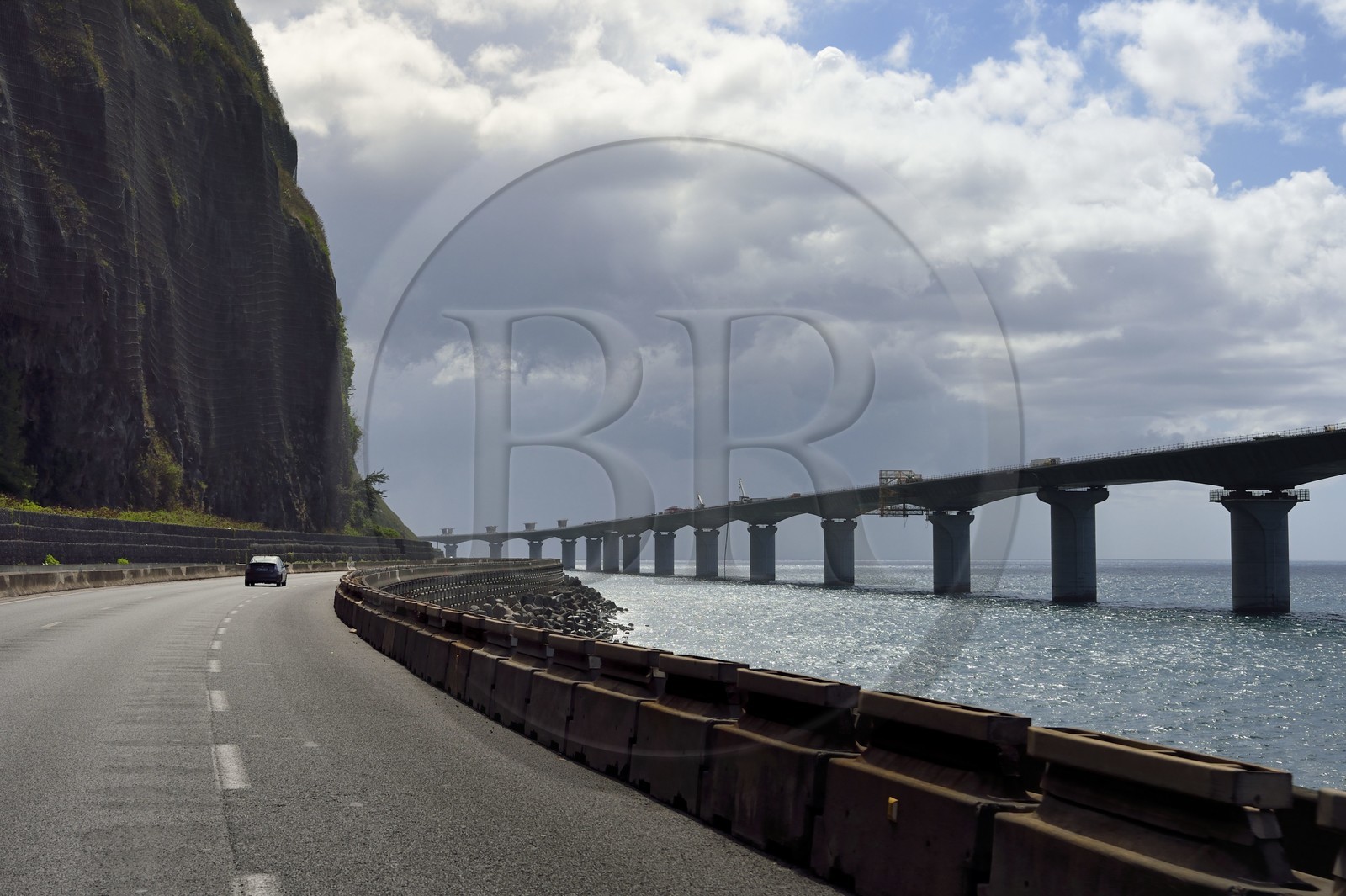 France, Ile de la Reunion, La Possession, chantier de la Nouvelle Route du Littoral (NRL), viaduc maritime long de 5,4 km entre la capitale Saint-Denis et le principal port de commerce à l’Ouest