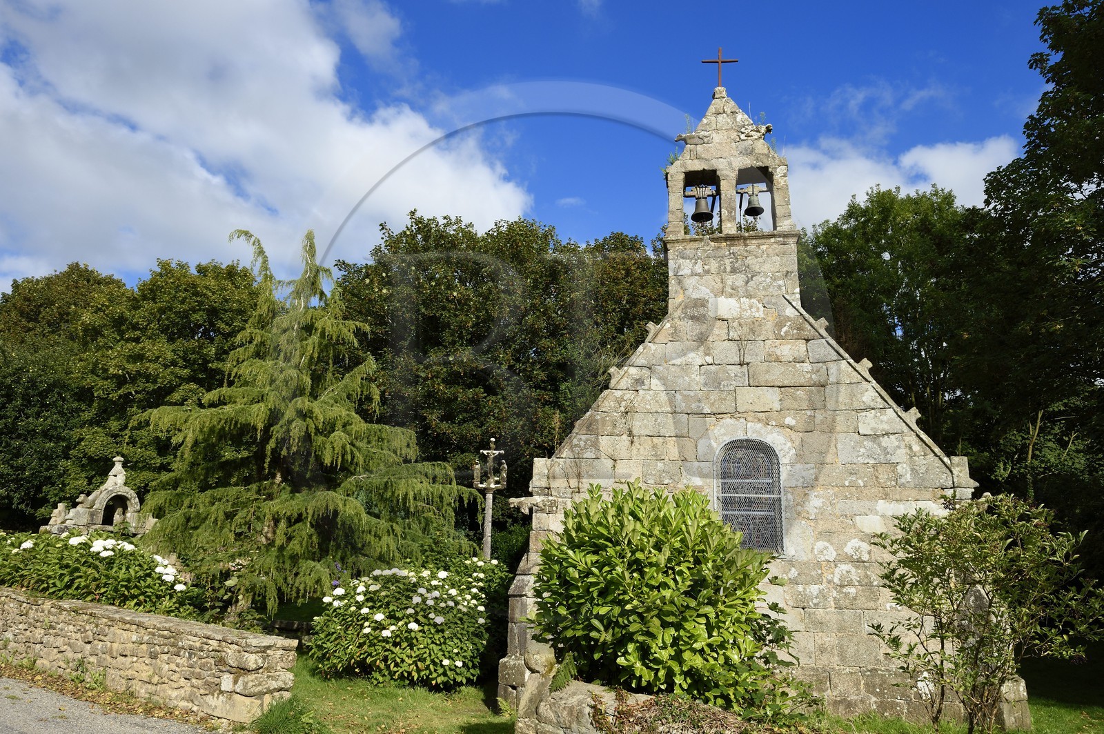 France, Finistère (29), environs de Plouguernau, clocher à peigne de la Chapelle du Traon