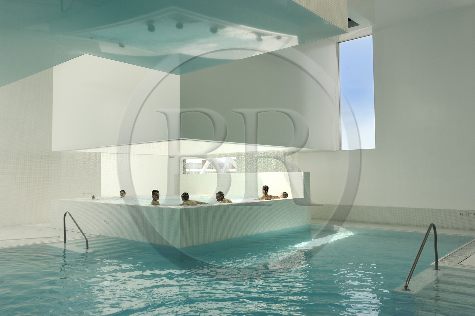 France, Seine-Maritime (76), Le Havre, la piscine les Bains des Docks crée par l'architecte Jean Nouvel