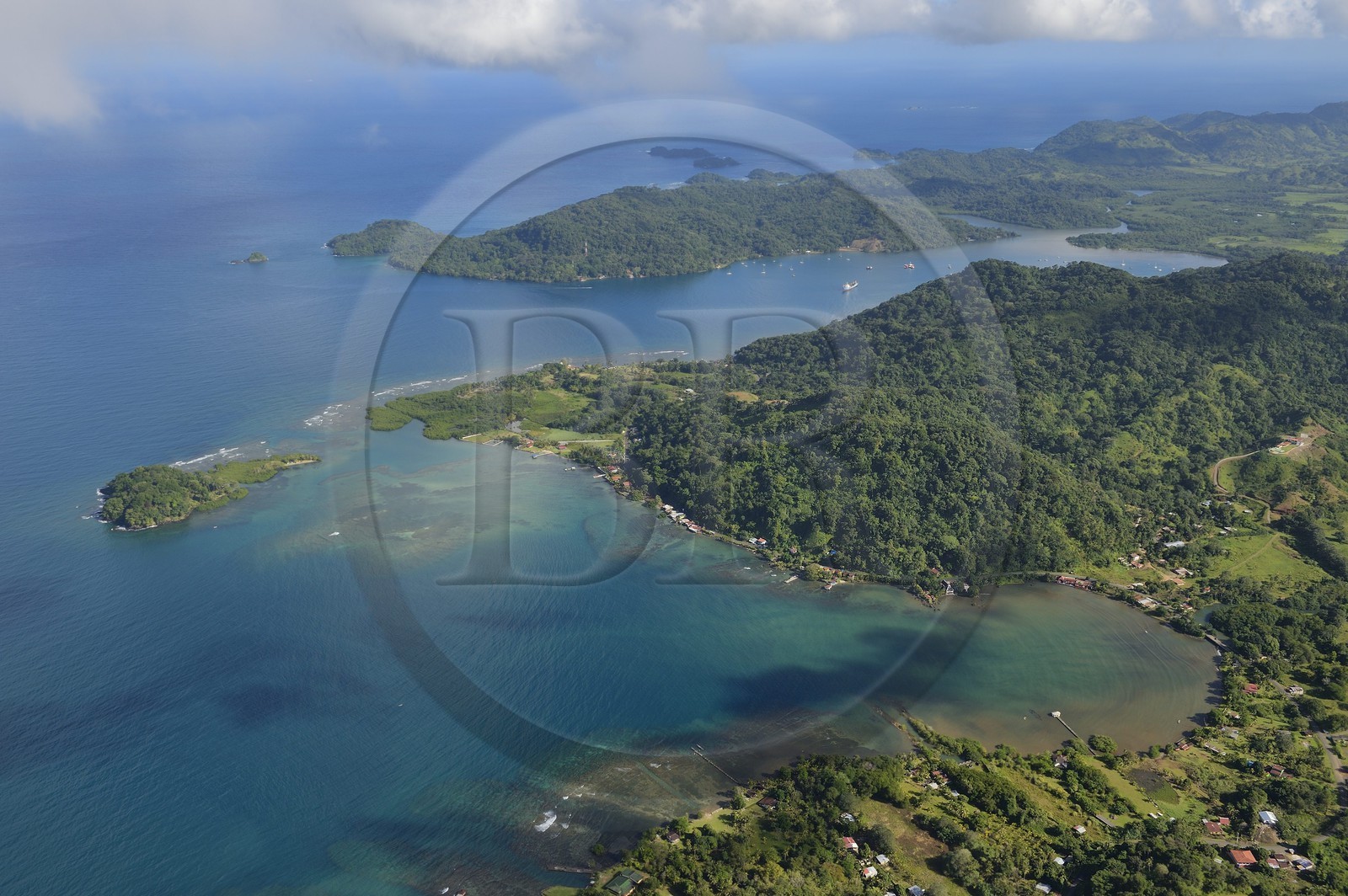 Panama, province de Colon, la côte caraïbe vers Portobelo (vue aérienne)