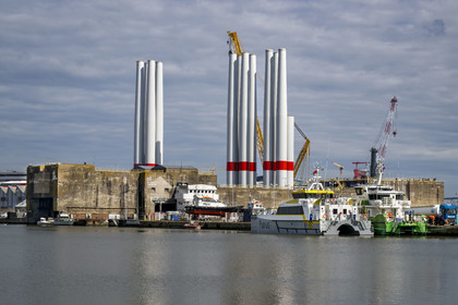 France, Loire-Atlantique (44), Saint-Nazaire, l'écluse fortifiée de l'ancienne base sous-marine allemande construite lors de la dernière guerre mondiale dans le bassin à flot