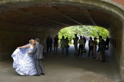 Etats-Unis, New York, Manhattan, Central Park, le baiser des mariés
