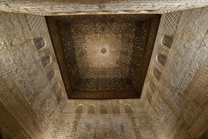 Espagne, Andalousie, Grenade, Palais nasrides de l'Alhambra, classé Patrimoine Mondial de l'UNESCO, Palais de Comares, plafond de la Salle des Ambassadeurs