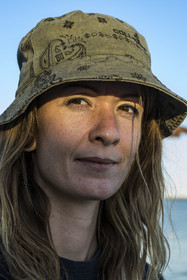 France, Hérault (34), Etang de Thau, Mèze, les producteurs de coquillages Quentin et Emmeline, Emmeline