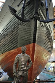 Norway, Oslo, Bygdoy Peninsula, Frammuseet (Fram Polar Ship Museum) of Fridtjof Nansen explorer, here his statue