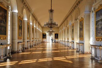 France, Yvelines (78), château de Versailles, classé Patrimoine Mondial de l'UNESCO, le Grand Trianon, la Galerie expose 21 tableaux représentant les bosquets de Versailles de Cotelle