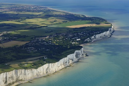 Royaume-Uni, Angleterre, Kent, baie de St.Margaret, falaises blanches de Douvres (vue aérienne)