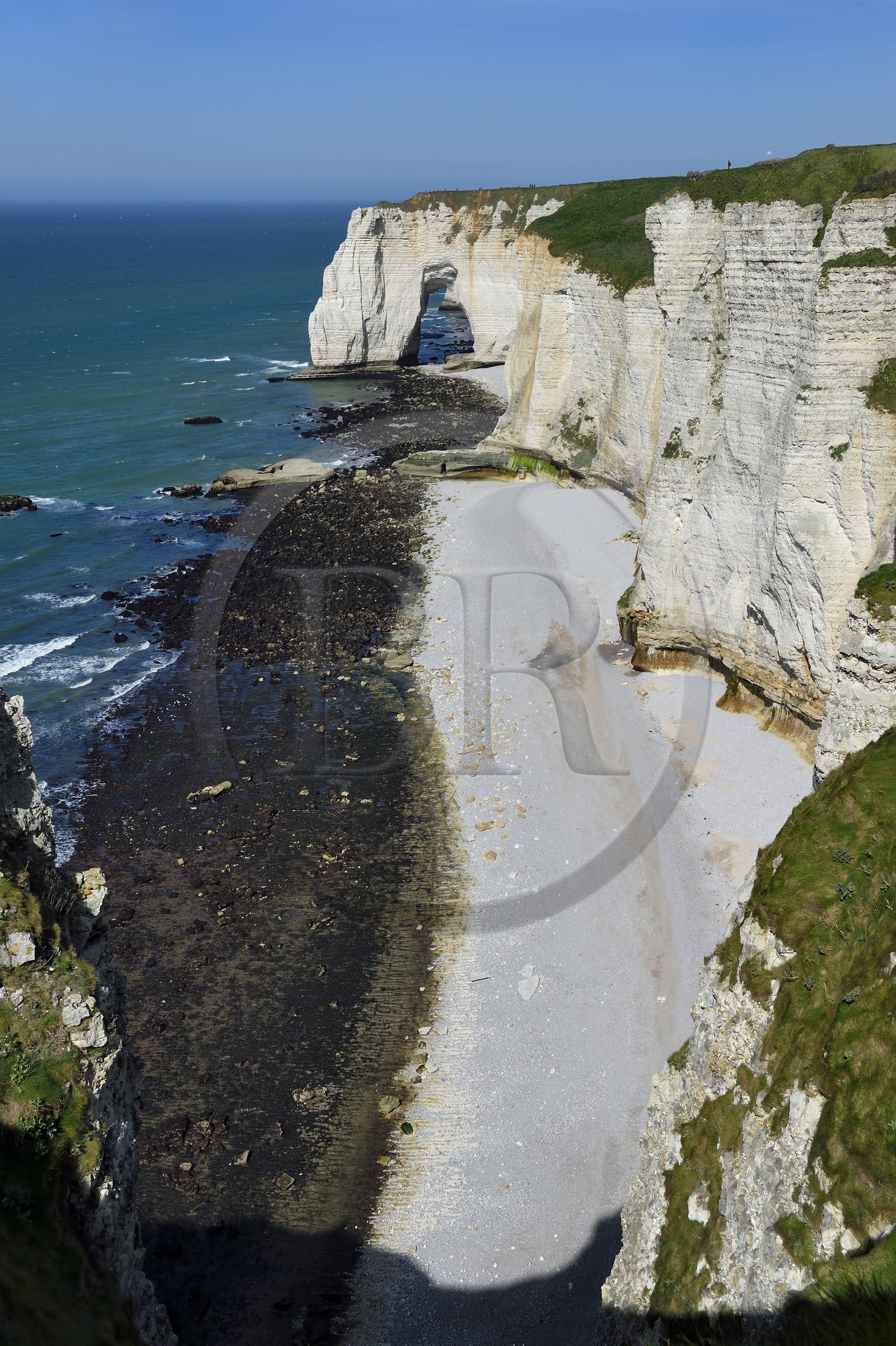 France, Seine-Maritime, Pays de Caux, Alabaster Coast (Cote d'Albatre), Etretat, Manneporte view from the point of La Courtine