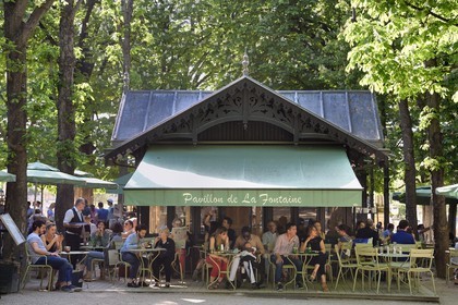 France, Paris (75), les jardin du Luxembourg, terrasse du café Pavillon de la Fontaine dans le parc