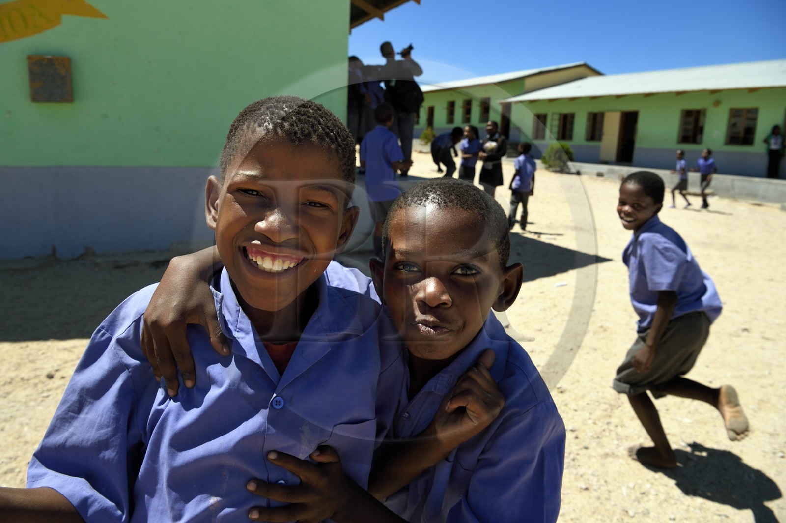 Namibie, région de Erongo, Damaraland, le Spitzkoppe dans le désert du Namib, Ecole primaire de Katora (Katora Primary School)