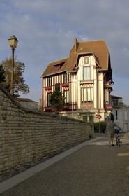 France, Charente-Maritime (17), La Rochelle, maison à la Porte des deux Moulins