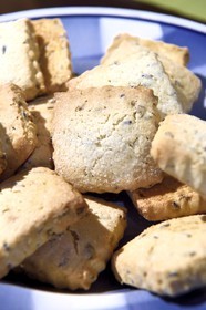 France, Alpes-de-Haute-Provence (04), La Mure-Argens, les biscuits à la lavande Petits Bleus de la Boite à Biscuit à Digne-les-Bains