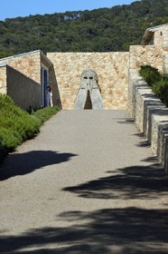 France, Var (83), Iles d'Hyères, parc national de Port Cros, Ile de Porquerolles, la Fondation Carmignac, Alicastre oeuvre de Miguel Barcelo