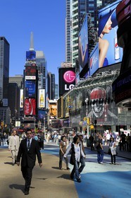 United States, New York, Manhattan, Midtown, Times Square, pedestrian and cyclist part of Broadway