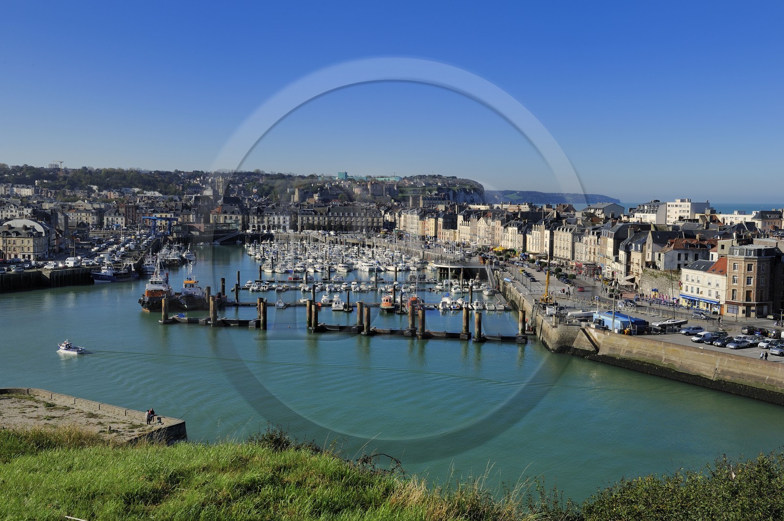 France, Seine-Maritime (76), Dieppe, le port et le chateau en arrière plan