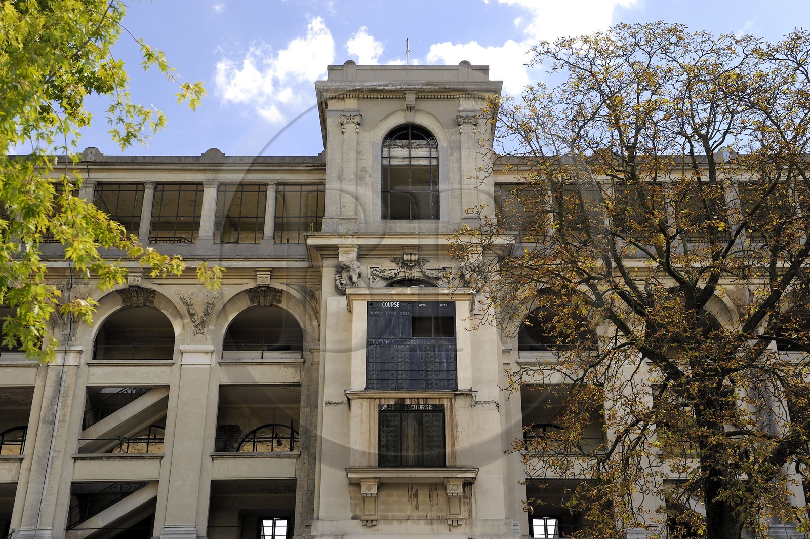 France, Paris (75), hippodrome d'Auteuil, anciennes tribunes au sud