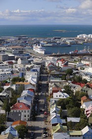 Islande, Reykjavik, la rue Skolavordustigur de la vieille ville menant au port