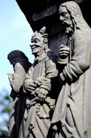 France, Finistère (29), statue du Diable sur l' église de Plougonven