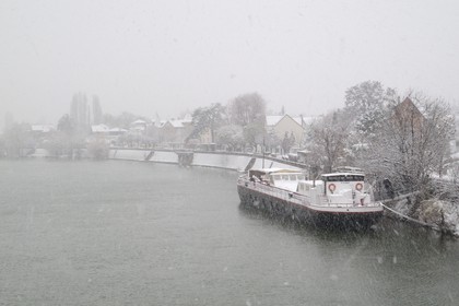 France, Val-de-Marne (94), les bords de Marne sous la neige à Bry-sur-Marne