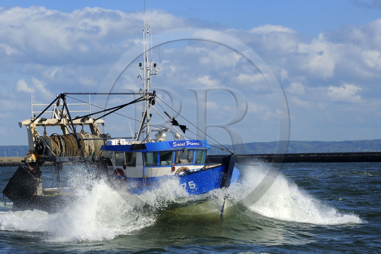 France, Seine-Maritime (76), Le Havre, sortie en mer d'un bateau de pêche
