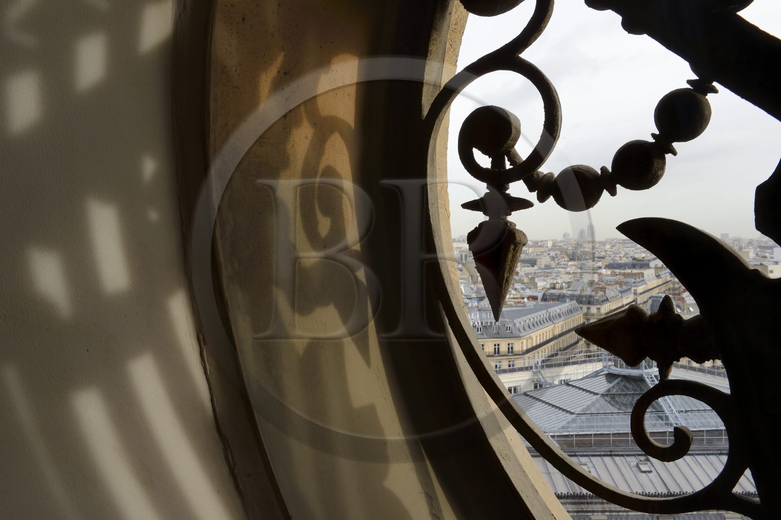 France, Paris (75), Opéra Garnier, fenêtre décorée d'une rotonde