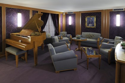 France, Loire-Atlantique (44), port de Saint-Nazaire, Escal'Atlantic dans l'ancienne base sous-marine fait revivre le monde des transatlantiques, le salon de musique