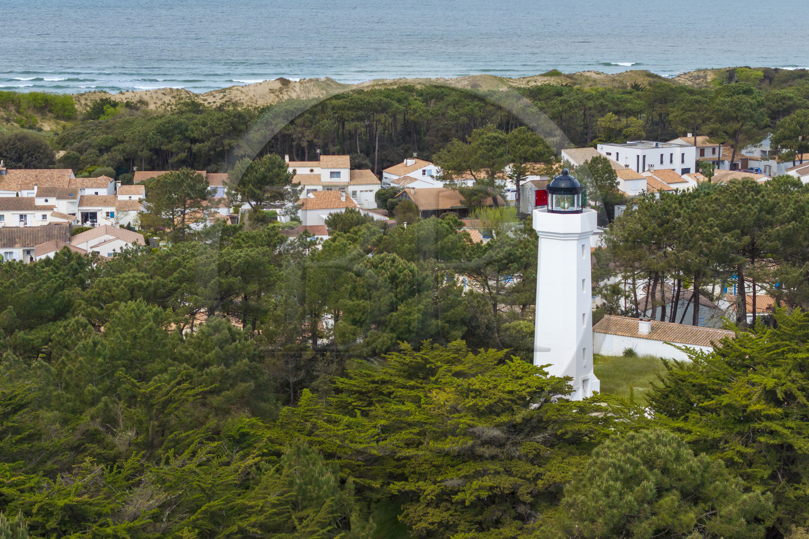 France, Vendée (85), La Tranche-sur-Mer, le phare du Grouin à la Pointe du Grouin du Cou (vue aérienne)