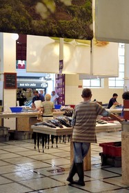 Portugal, Ile de Madère, Funchal, le marché couvert Mercado dos Lavradores, hall des poissons