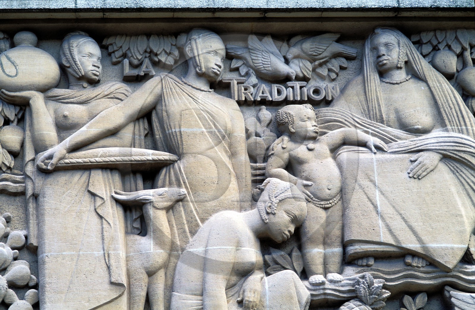 France, Paris (75), détail d'un bas-relief du bâtiment d'Afrique à la Cité Universitaire Internationale