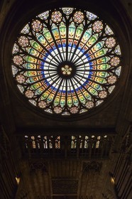 France, Bas-Rhin (67), Strasbourg, vieille ville classée au Patrimoine Mondial de l'UNESCO, la cathédrale Notre-Dame, la grande rose de la facade occidentale d'un diamètre de 13,60 m au dessus du narthex