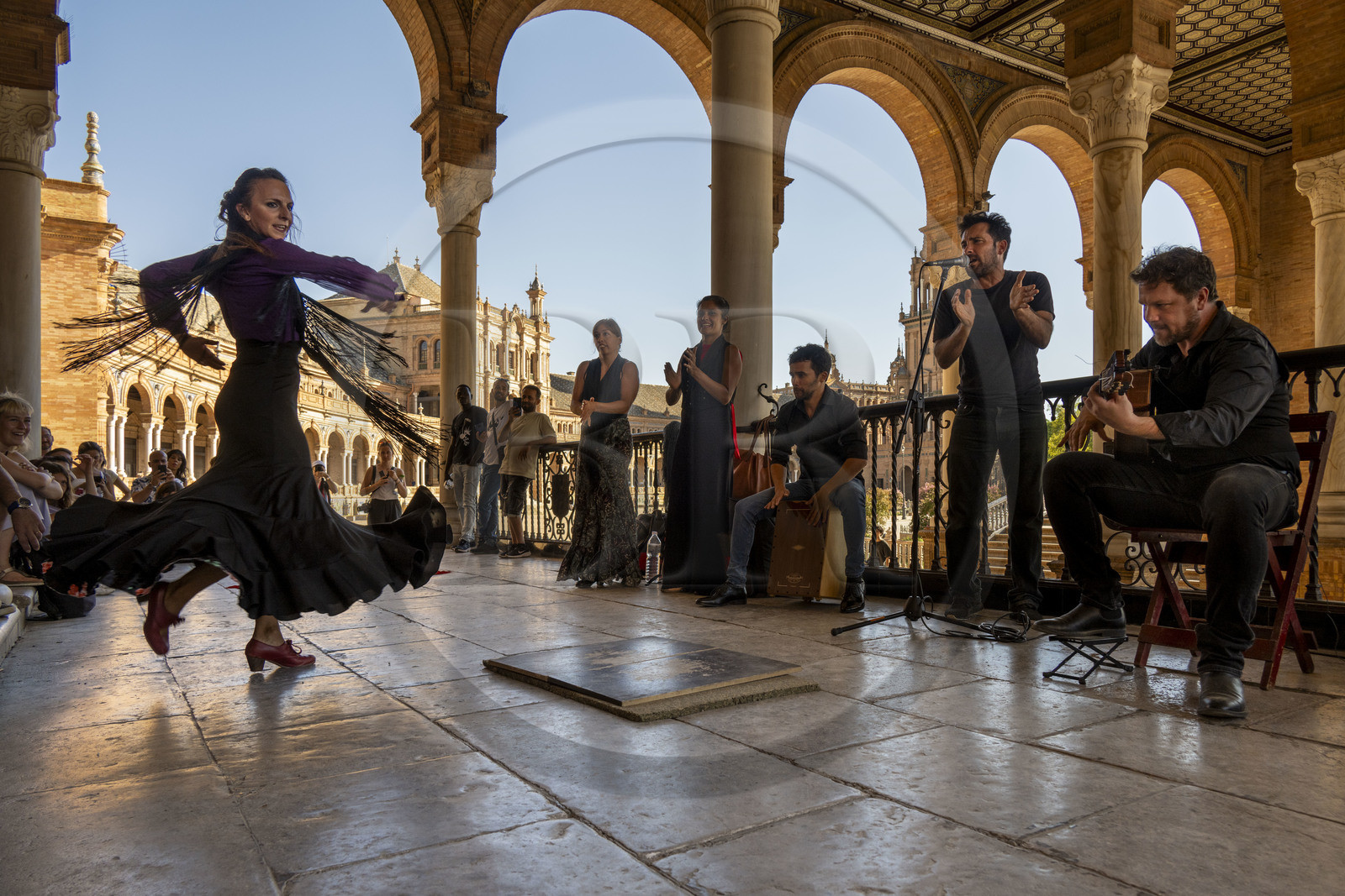 Spain, Andalusia, Sevilla, Parque de Maria Luisa, Plaza de Espana (Spain Square) built by the architect Anibal Gonzalez for the Ibero-American Exposition of 1929, flamenco dance show