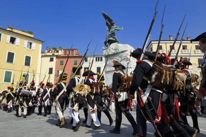 Italie, Ligurie, Sarzana, Napoleon Festival, défilé des armées sur la Piazza Matteotti