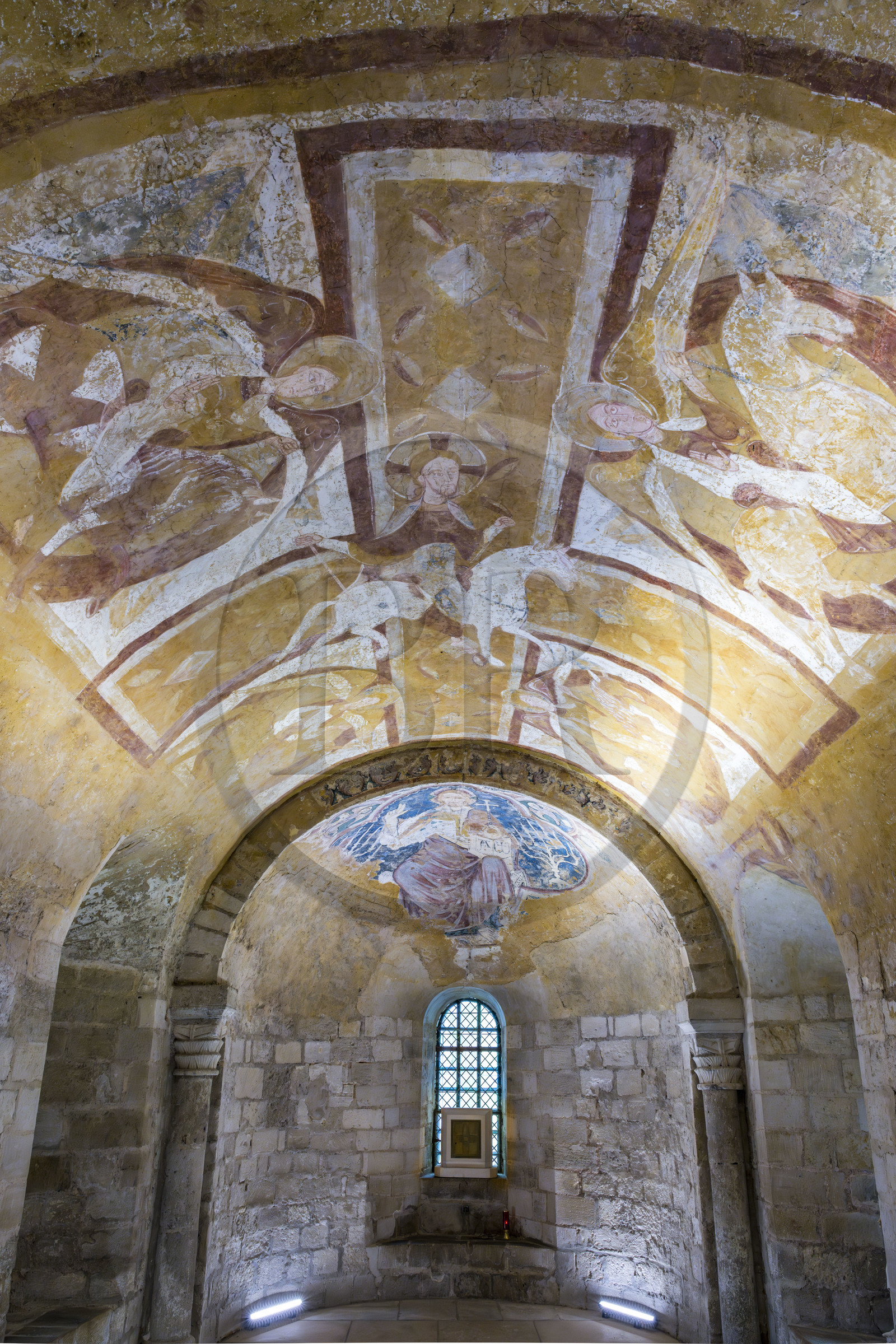 France, Yonne (89), Auxerre, cathédrale Saint-Etienne, fresque du Christ à cheval de la voute de la crypte romane (XIIe siècle)