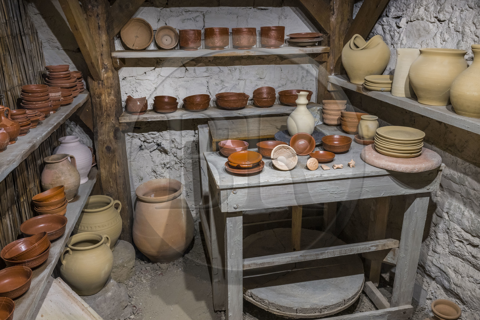 France, Aveyron (12), Millau, musée de Millau et des Grands Causses installé dans l'Hotel de Pegayrolles, reconstitution d'un atelier de potier de La Graufesenque, site archéologique gallo-romaine du Ier siècle