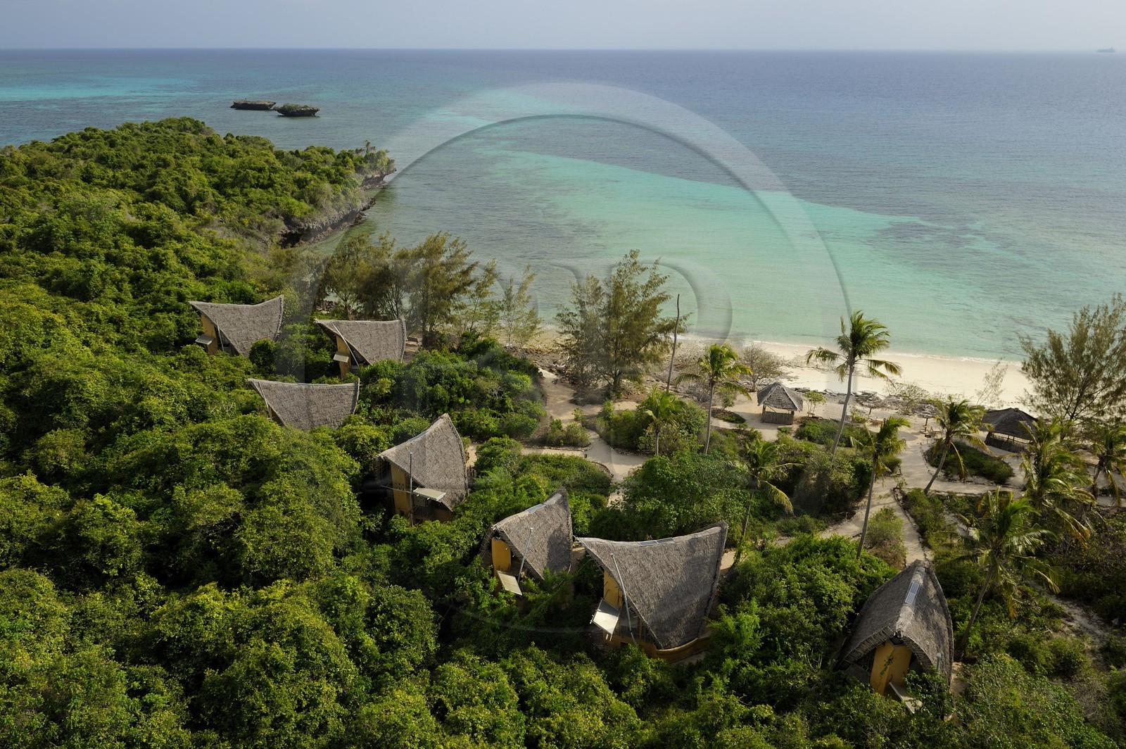 Tanzanie, archipel de Zanzibar, île de Unguja (Zanzibar), côte ouest, Eco-bungalows de la réserve naturelle de Chumbe Island Coral Park