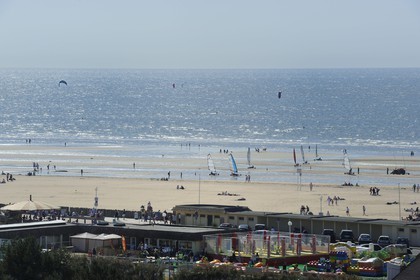 France, Calvados (14), Pays d'Auge, Deauville, chars à voile sur la plage