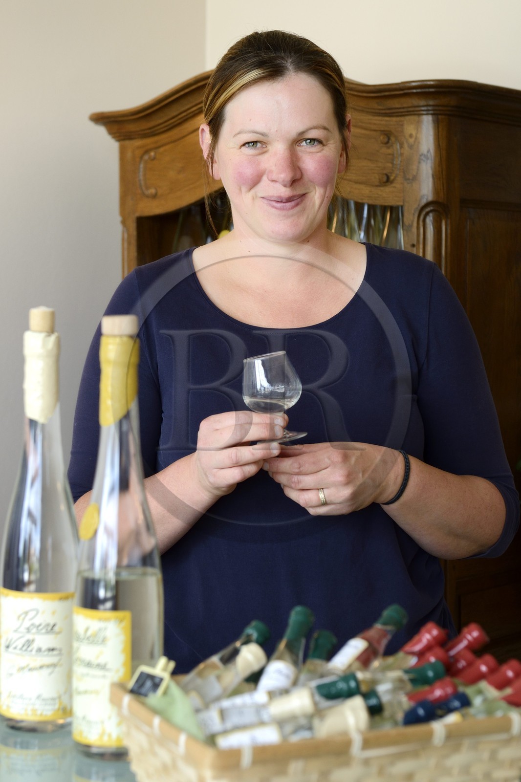 France, Moselle (57), Marieulles-Vezon, Distillerie Maucourt de schnaps (eau de vie), Mélanie Bigeard-Demange