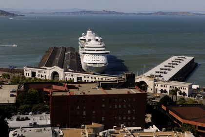 Etats-Unis, Californie, port de San Francisco, bateau de croisière à quai au Pier 35 sur Embarcadero et San Francisco Bay